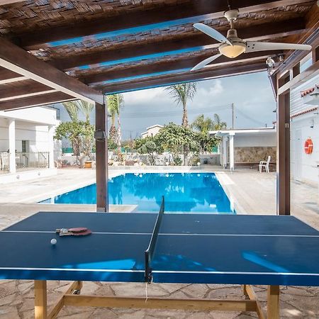 Papas Family Villa Paralimni Exterior photo