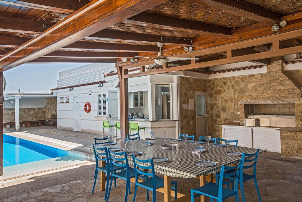 Papas Family Villa Paralimni Exterior photo