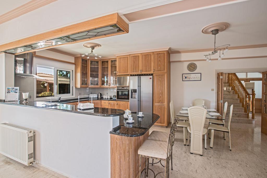 Papas Family Villa Paralimni Exterior photo