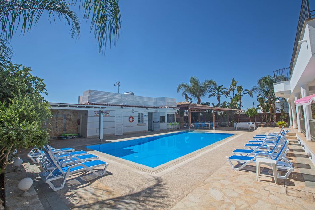 Papas Family Villa Paralimni Exterior photo