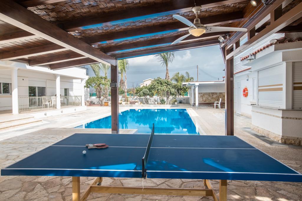 Papas Family Villa Paralimni Exterior photo
