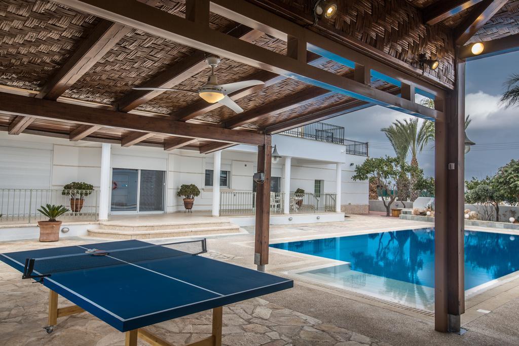 Papas Family Villa Paralimni Exterior photo