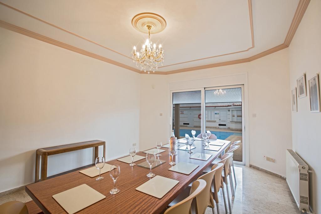 Papas Family Villa Paralimni Exterior photo